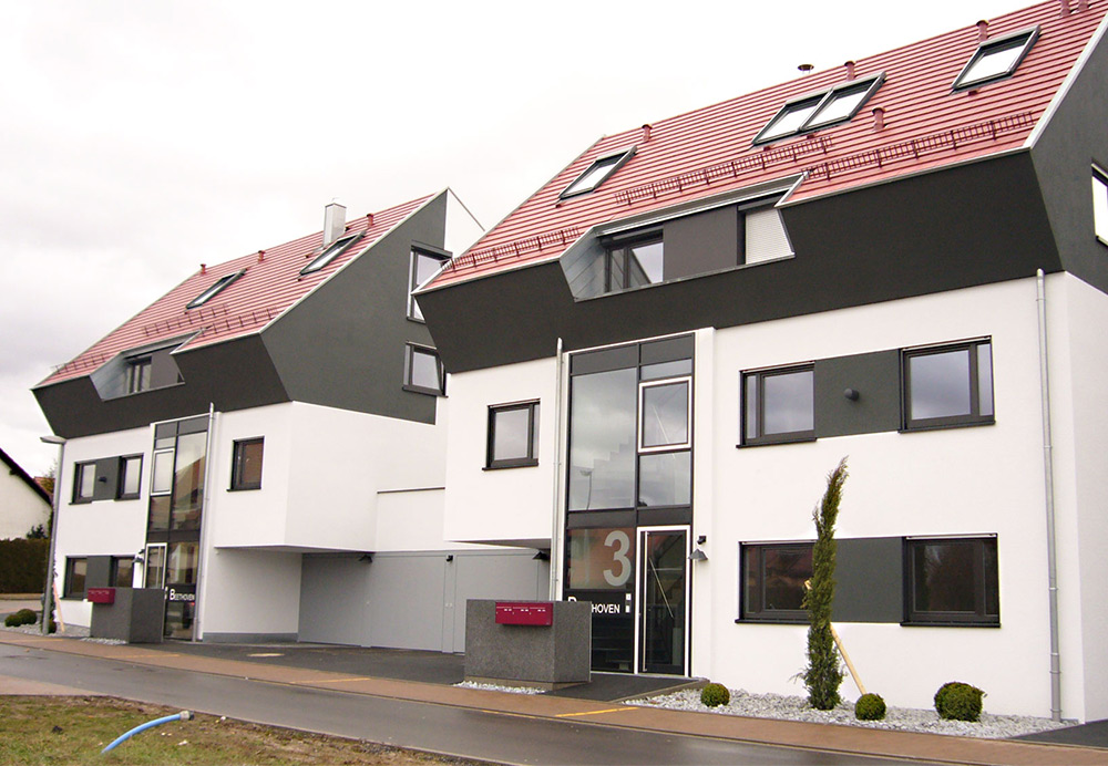 »Raffinesse<br/>
der Avant Garde«<br/>
Zwei 3-Familenhäuser<br/>
in Tamm:<br/>Fertiggestellt